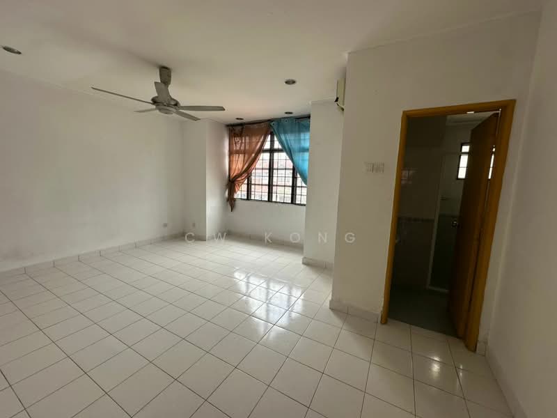 Townhouse for Sale in Sungai Buloh (Selangor) - CW Kong - Living Room - PropertyGuru.com.my