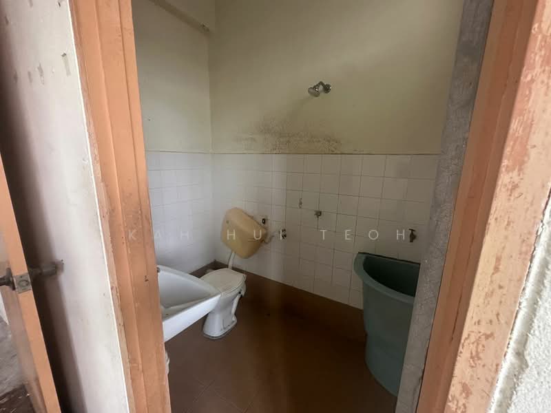 Taman Widuri untuk Untuk Dijual - RM 320,000, Apr 2026 - Bathroom - PropertyGuru.com.my