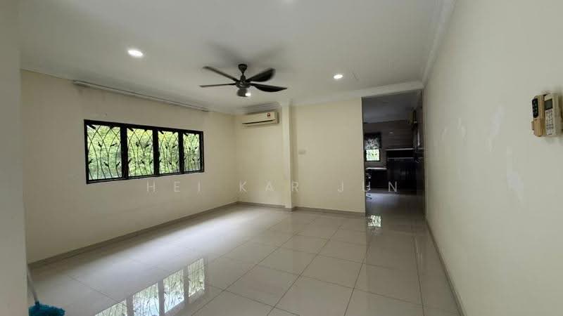 Rumah Berkembar untuk Dijual di Jade Hills (Kajang) - Hei Kar Jun - Living Room - PropertyGuru.com.my
