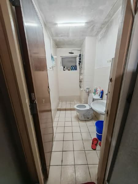 Kondominium untuk Dijual di Perdana View - Fatin Azemi - Bathroom - PropertyGuru.com.my