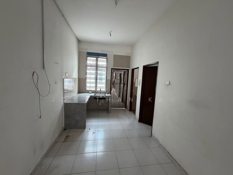 Taman Scientex Kulai untuk Untuk Dijual - RM 448,000, Apr 2026 - Kitchen - PropertyGuru.com.my