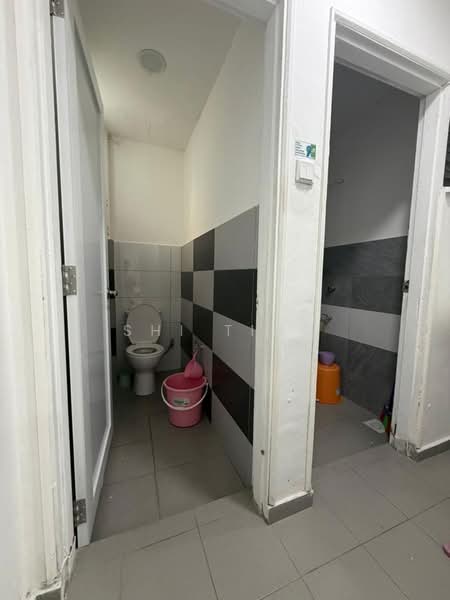 Shop for Sale in Taman Johor Jaya (Johor Bahru) - Shi Ting - Bathroom - PropertyGuru.com.my
