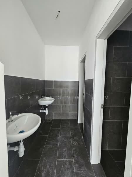 Shop for Rent in Bandar Gamuda Gardens (Rawang) - Bee Fong Lim - Bathroom - PropertyGuru.com.my