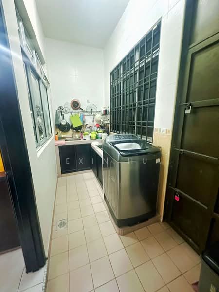 Taman Daya - Jalan Nibong 28 untuk Untuk Dijual - RM 688,000, Apr 2026 - Kitchen - PropertyGuru.com.my