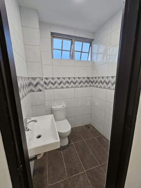 Rumah Teres 2 Tingkat untuk Dijual di Taman Universiti (Skudai) - Iden Tan - Bathroom - PropertyGuru.com.my
