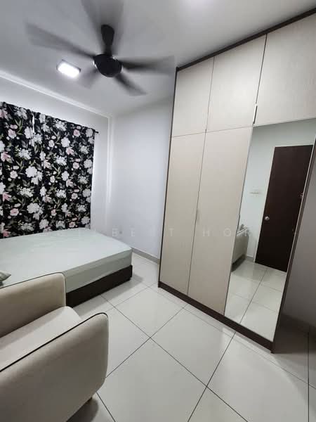 Service Residence for Sale at KL Traders Square - Gilbert Hor - Bedroom - PropertyGuru.com.my