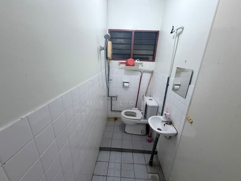 Rumah Teres 2 Tingkat untuk Dijual di Taman Selayang Utama (Selayang) - MY Loh - Bathroom - PropertyGuru.com.my