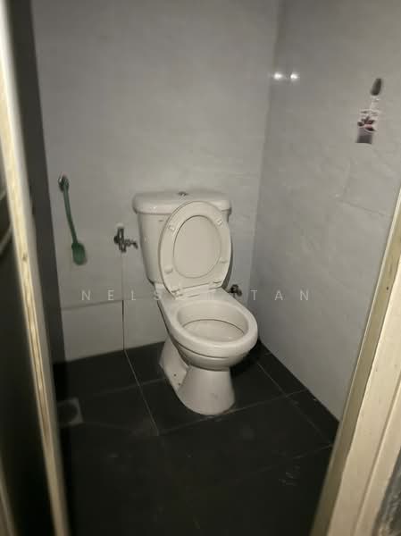 Shop / Office for Rent in Taman Molek (Johor Bahru) - Nelson Tan - Bathroom - PropertyGuru.com.my