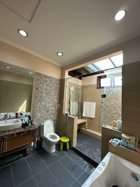 Semi-Detached House for Sale in Ampang Jaya (Ampang) - Syafiq Shamroz - Bathroom - PropertyGuru.com.my