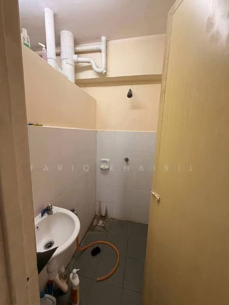 Apartment for Sale at Idaman Seroja - Fariq Khairil - Bathroom - PropertyGuru.com.my