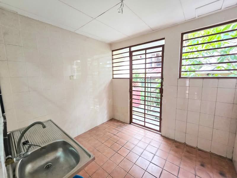 3-storey Terraced House for Sale in Bukit Jalil (Kuala Lumpur) - SUNNY YONG - Kitchen - PropertyGuru.com.my