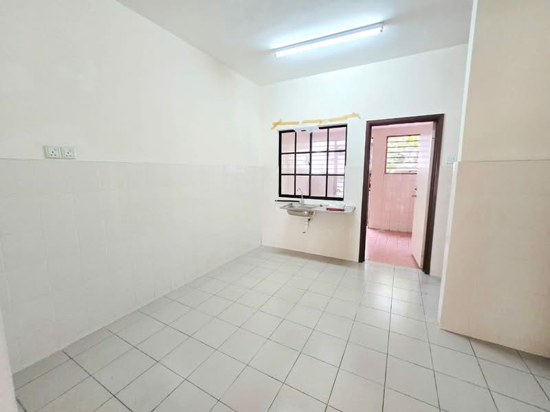 3-storey Terraced House for Sale in Bukit Jalil (Kuala Lumpur) - SUNNY YONG - Kitchen - PropertyGuru.com.my