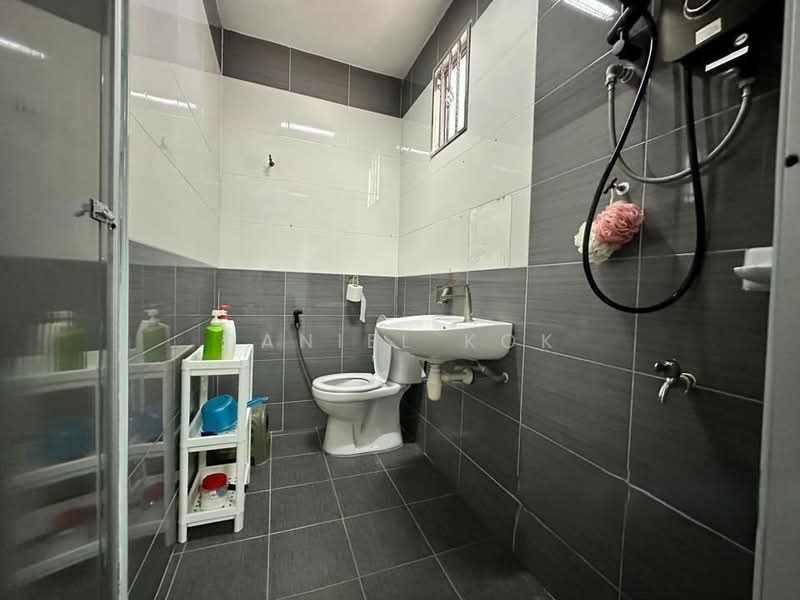2-storey Terraced House for Sale in Bandar Bukit Tinggi (Klang) - Daniel Kok - Bathroom - PropertyGuru.com.my