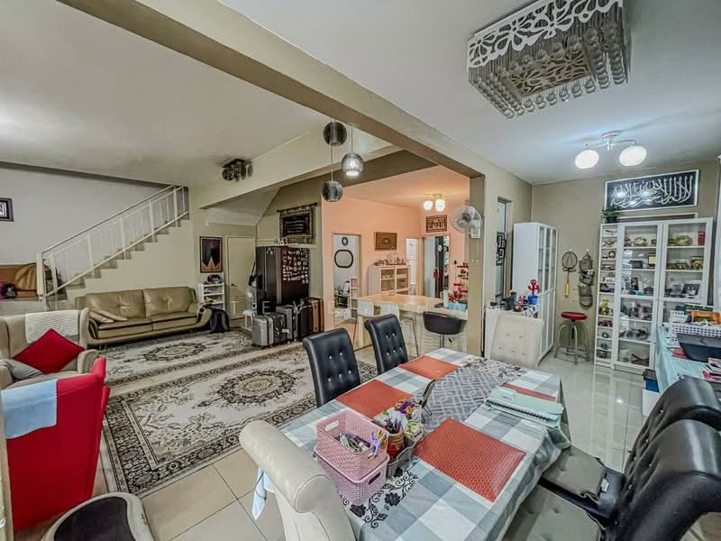 2-storey Terraced House for Sale in D'alpinia (Puchong) - Steve Tham - Living Room - PropertyGuru.com.my