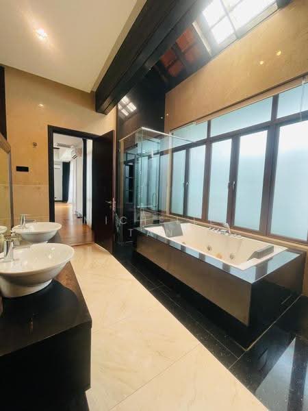 Rumah Banglo untuk Dijual di Taman U Thant (Ampang) - Michelle Tan - Bathroom - PropertyGuru.com.my