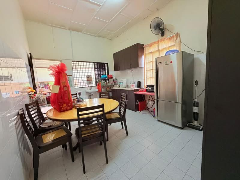 Taman Sri Kluang untuk Untuk Dijual - RM 530,000, Apr 2026 - Kitchen - PropertyGuru.com.my