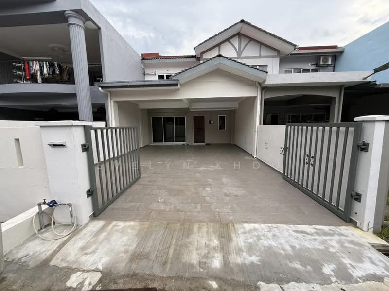 2-storey Terraced House for Sale in Rawang Perdana 2 (Rawang) - Evelyn Khoo - Long Car Porch - PropertyGuru.com.my
