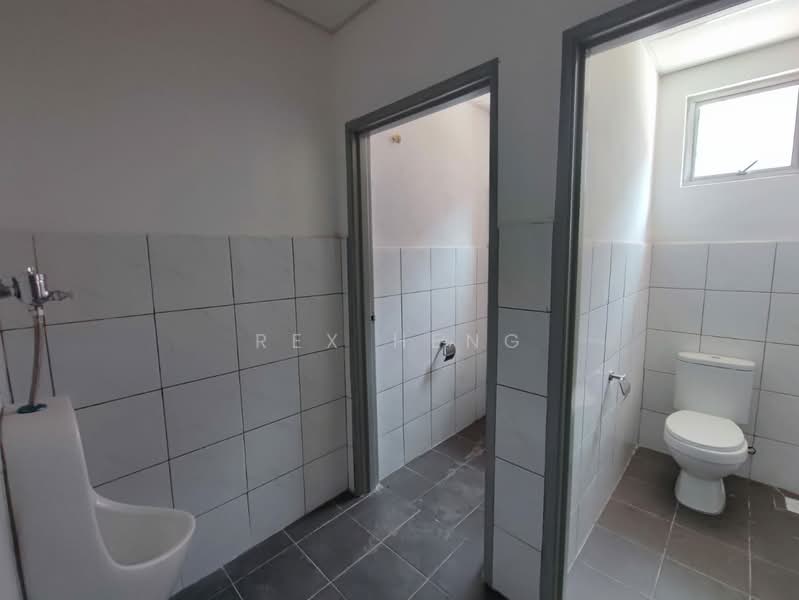 Kilang untuk Dijual di Gelang Patah (Johor) - Rex Heng - Bathroom - PropertyGuru.com.my