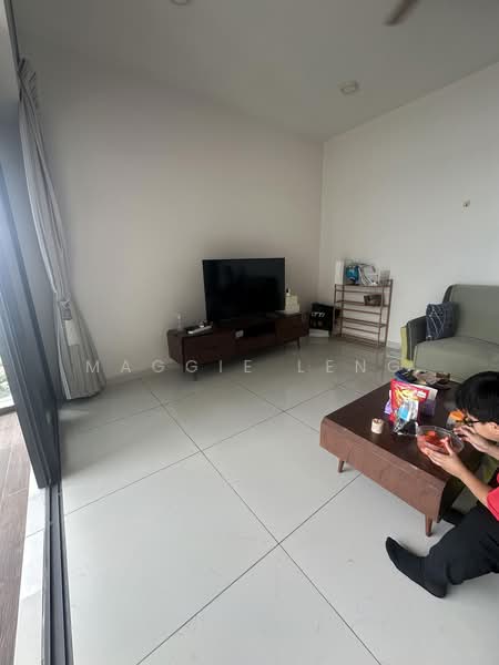 Kondominium untuk Disewa di Lovell @ Country Garden Danga Bay - Maggie Leng - Living Room - PropertyGuru.com.my