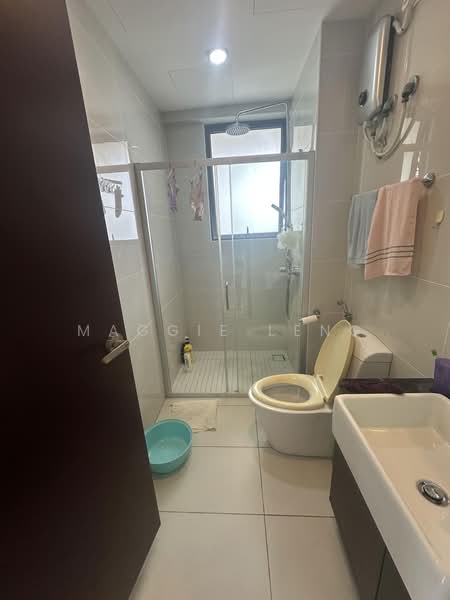 Kondominium untuk Disewa di Lovell @ Country Garden Danga Bay - Maggie Leng - Bathroom - PropertyGuru.com.my