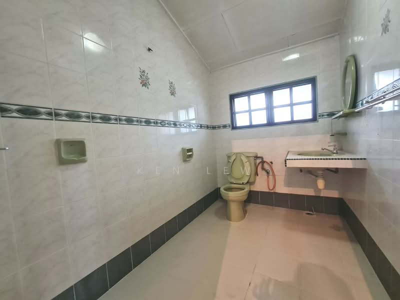 Bungalow for Sale in Taman Cheras (Cheras) - Ken Lew - Bathroom - PropertyGuru.com.my