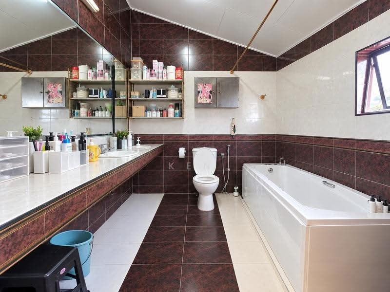 Bungalow House untuk Dijual di Taman Cheras (Cheras) - Ken Lew - Bathroom - PropertyGuru.com.my