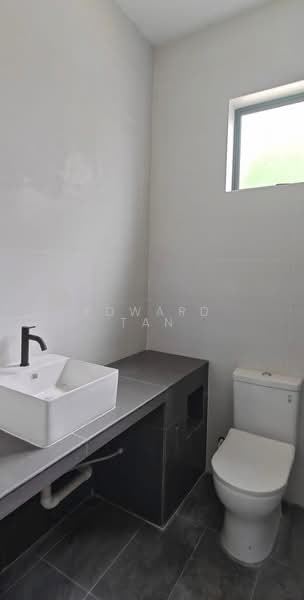 Rumah Banglo untuk Dijual di Kota Masai (Pasir Gudang) - Edward Tan - Bathroom - PropertyGuru.com.my