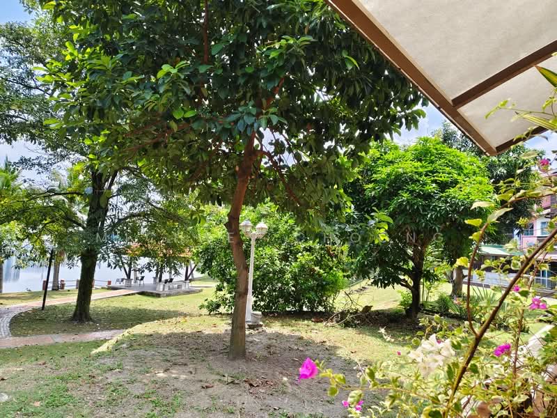 For Sale - Lake Haven Homes
