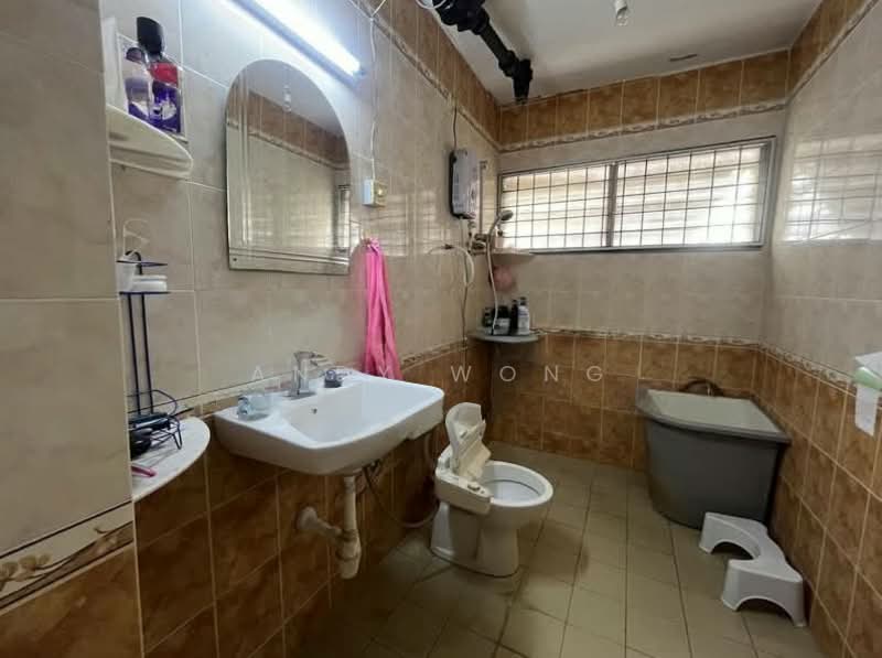 3-storey Terraced House for Sale in Taman Muda (Ampang) - Andy Wong - Bathroom - PropertyGuru.com.my