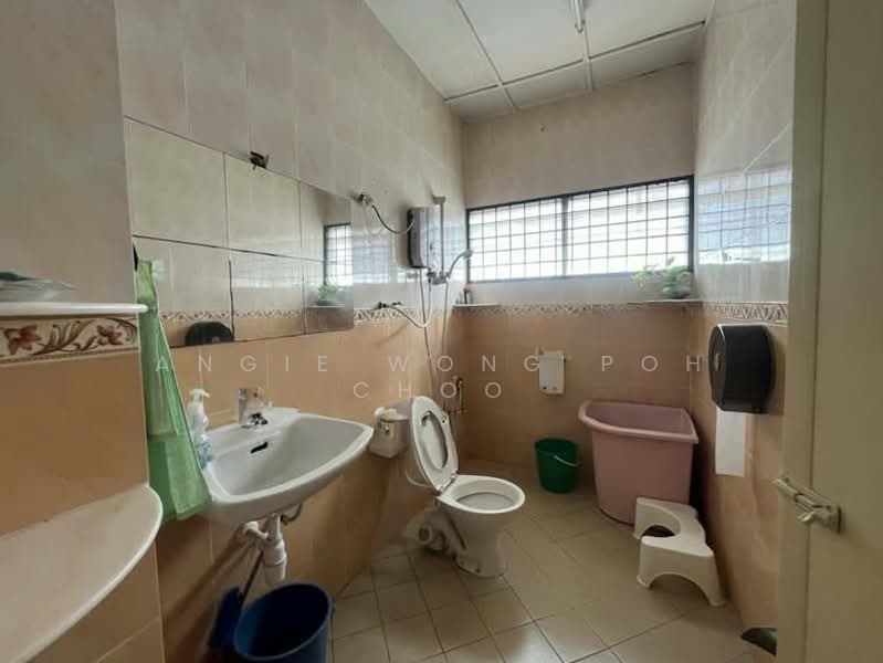 3-storey Terraced House for Sale in Taman Muda (Ampang) - Angie Wong Poh Choo - Bathroom - PropertyGuru.com.my