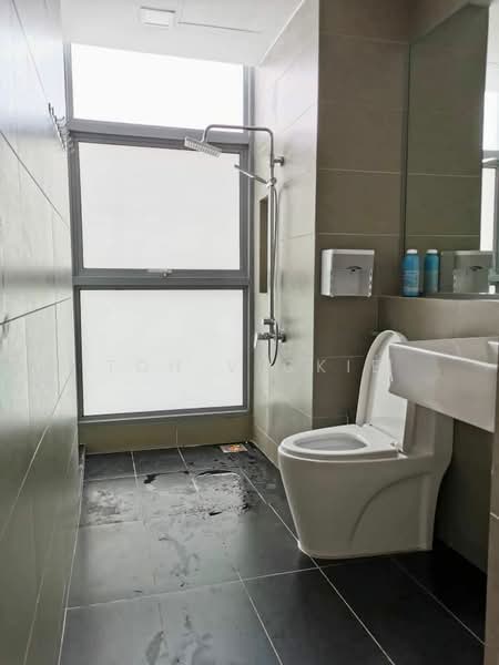 Kondominium untuk Disewa di Lakefront Residence - TOH VICKIE - Bathroom - PropertyGuru.com.my