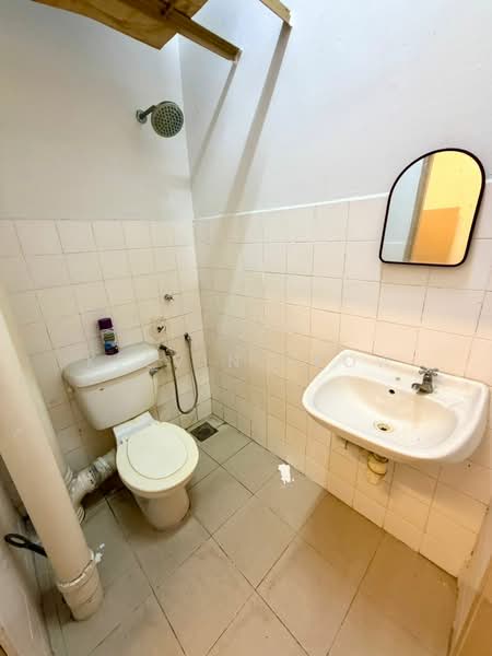 Pangsapuri untuk Disewa di Menara Kuda Lari - Kelvin Seow - Bathroom - PropertyGuru.com.my