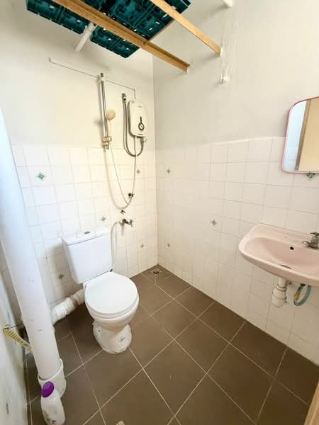 Pangsapuri untuk Disewa di Menara Kuda Lari - Kelvin Seow - Bathroom - PropertyGuru.com.my