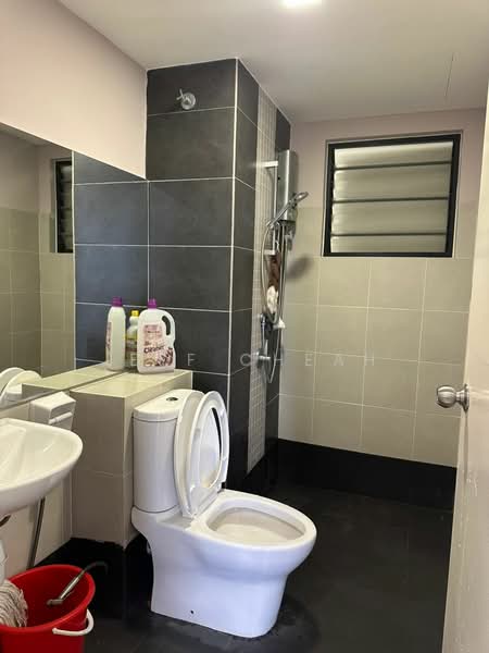 Kondominium untuk Disewa di Hillpark Residence - Jeff Cheah - Bathroom - PropertyGuru.com.my