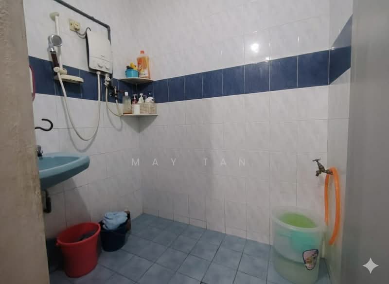 2-storey Terraced House for Sale in Kluang (Johor) - May Tan - Bathroom - PropertyGuru.com.my