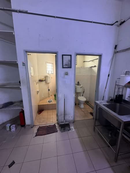 Shop for Rent in Cheras (Kuala Lumpur) - Loh KC - Bathroom - PropertyGuru.com.my