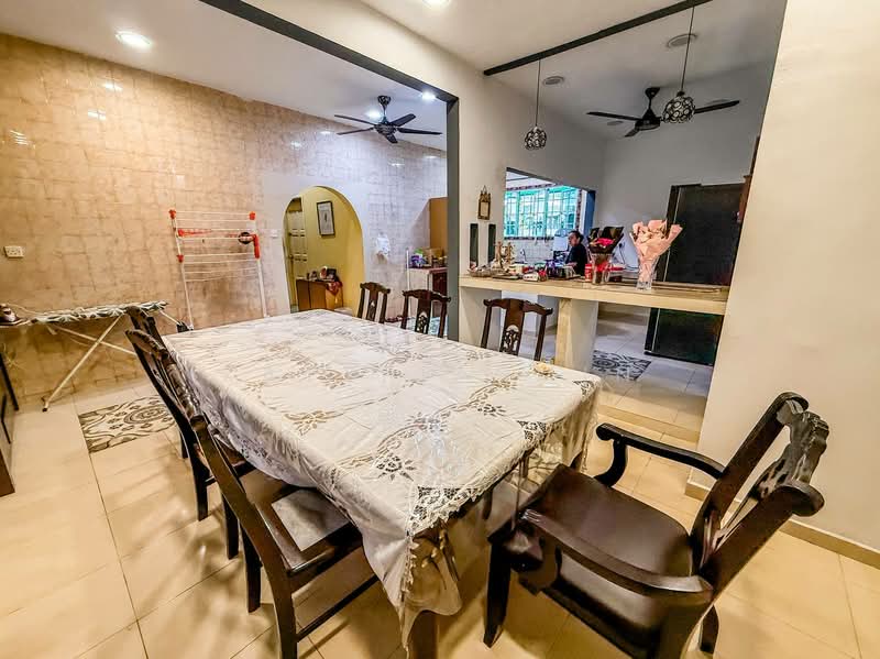 Bungalow for Sale in SS1 (Petaling Jaya) - Zaty Jasmin - Dining Room - PropertyGuru.com.my