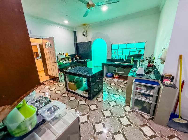Bungalow for Sale in SS1 (Petaling Jaya) - Zaty Jasmin - Kitchen - PropertyGuru.com.my