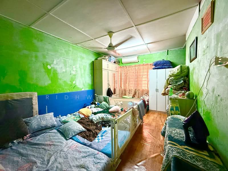 Rumah Teres 2 Tingkat untuk Dijual di Kampung Tasik Tambahan (Ampang) - Ridhwan Razak - Bedroom - PropertyGuru.com.my