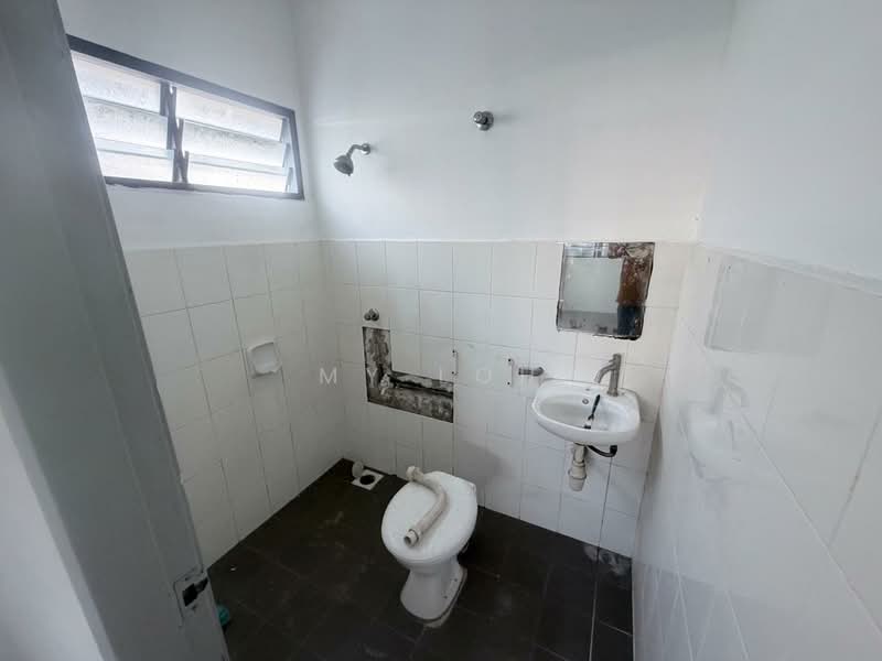 Semi-Detached House for Sale in Selayang (Selangor) - Loki Loh Loh - Bathroom - PropertyGuru.com.my