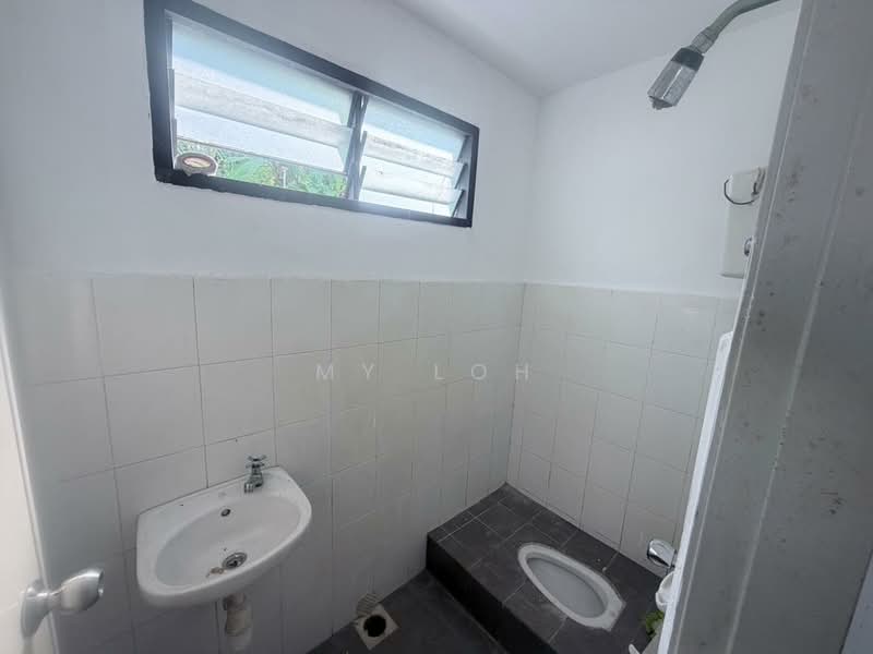 Semi-Detached House for Sale in Selayang (Selangor) - Loki Loh Loh - Bathroom - PropertyGuru.com.my