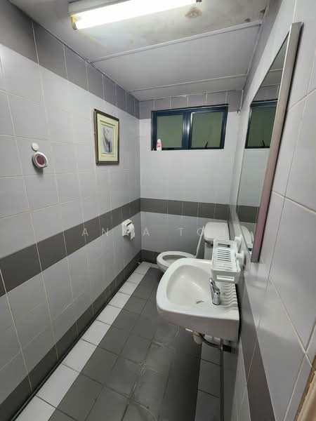 Office for Rent in KLCC (KL City Centre) - Anna Toh - Bathroom - PropertyGuru.com.my