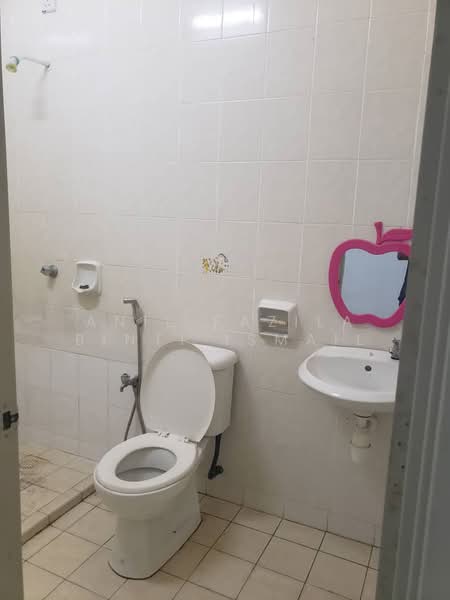 2-storey Terraced House for Sale in Alam Budiman (Shah Alam) - Anil Fazila Binti Ismail - Bathroom - PropertyGuru.com.my
