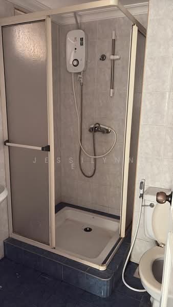 Condominium for Rent at Gold Coast Resort Condominium - Jessilynne . - Bathroom - PropertyGuru.com.my