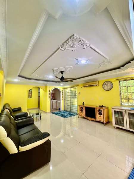 Rumah Teres 2 Tingkat untuk Dijual di Bandar Putra Permai (Seri Kembangan) - Steve Tham - Living Room - PropertyGuru.com.my