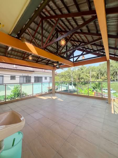 Rumah Teres 2 Tingkat untuk Dijual di Bandar Putra Permai (Seri Kembangan) - Steve Tham - Balcony - PropertyGuru.com.my