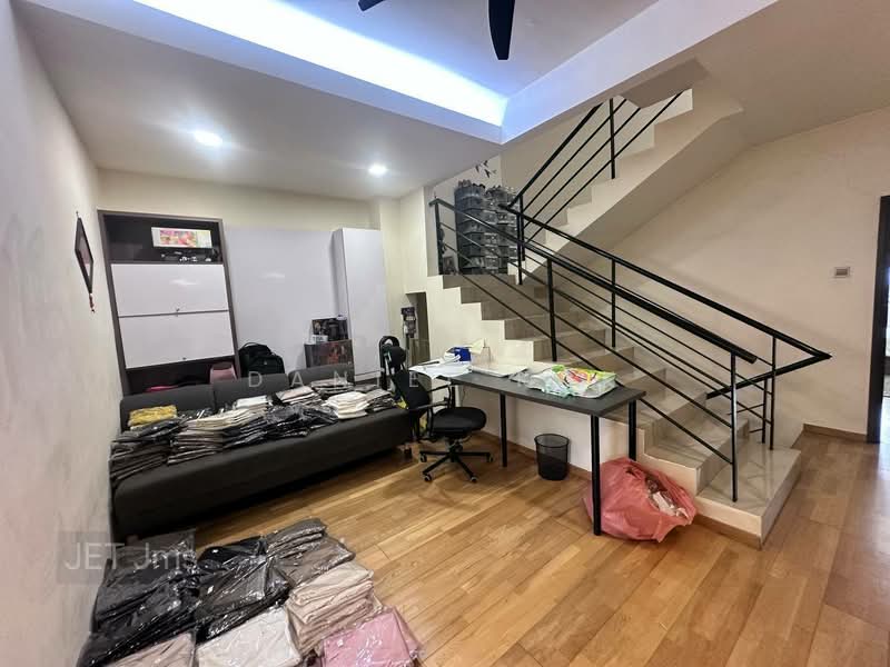 3-storey Terraced House for Sale in Kawasan 8, Taman Sri Gadong (Klang) - Daniel Kok - Living Room - PropertyGuru.com.my