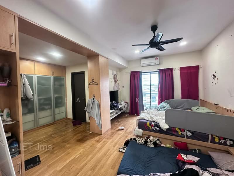 3-storey Terraced House for Sale in Kawasan 8, Taman Sri Gadong (Klang) - Daniel Kok - Bedroom - PropertyGuru.com.my
