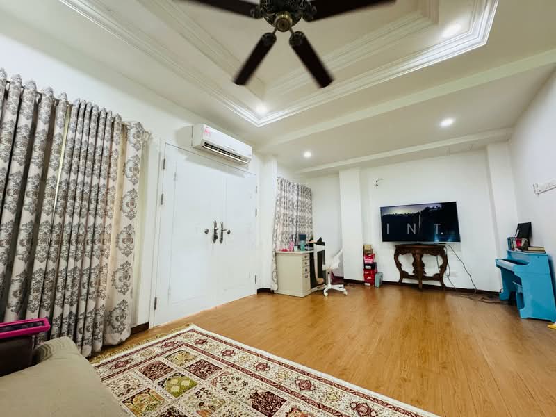 2-storey Terraced House for Sale in Taman Bukit Subang (Shah Alam) - Anil Fazila Binti Ismail - Living Room - PropertyGuru.com.my