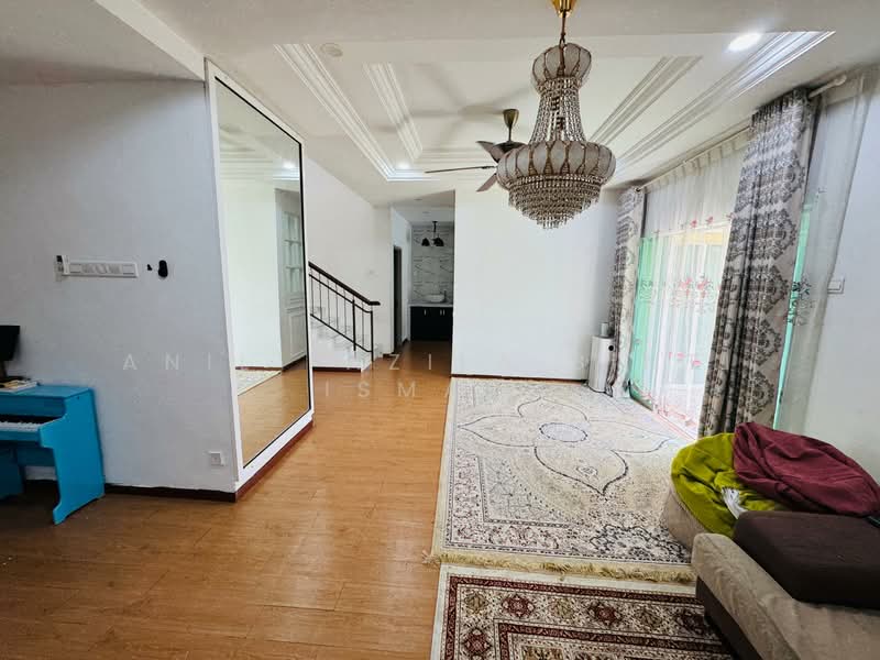 2-storey Terraced House for Sale in Taman Bukit Subang (Shah Alam) - Anil Fazila Binti Ismail - Living Room - PropertyGuru.com.my